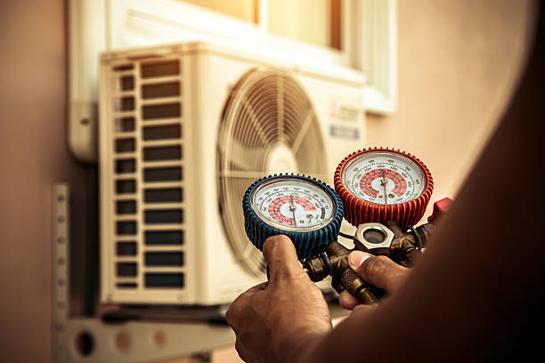Professional Hvac technician working in Trenton, FL